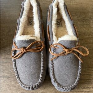 NIB Women’s ugg dakota moccasin slippers size 10 pewter